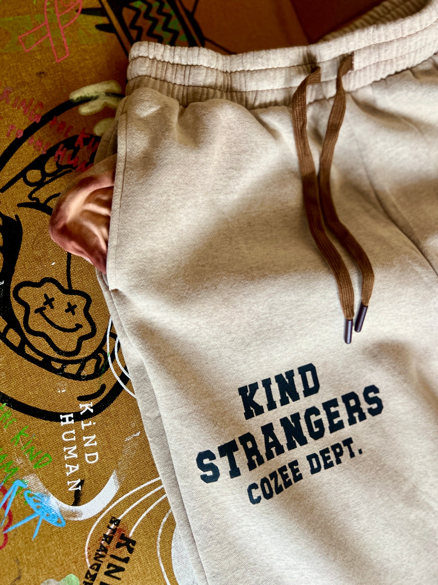 Cafesito con Paz Flare Sweats