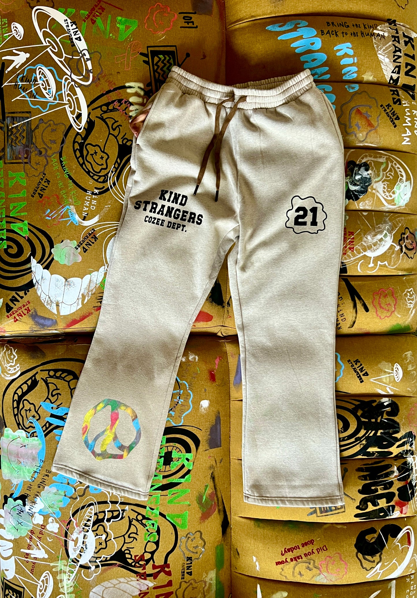 Cafesito con Paz Flare Sweats