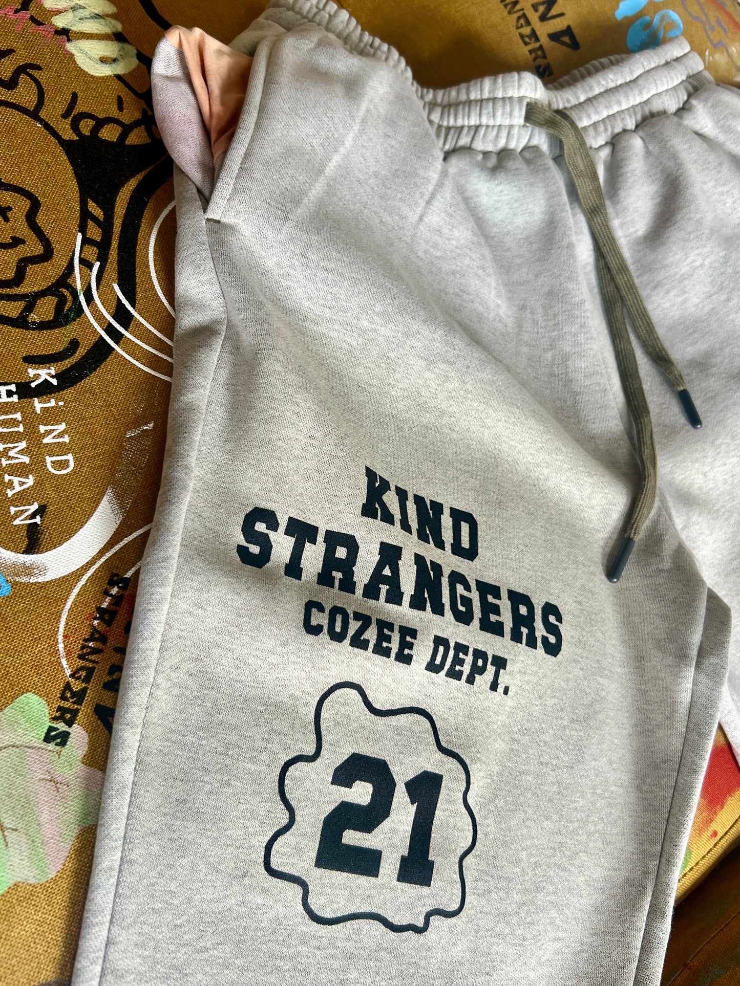 PEACEFUL FLARE SWEATS