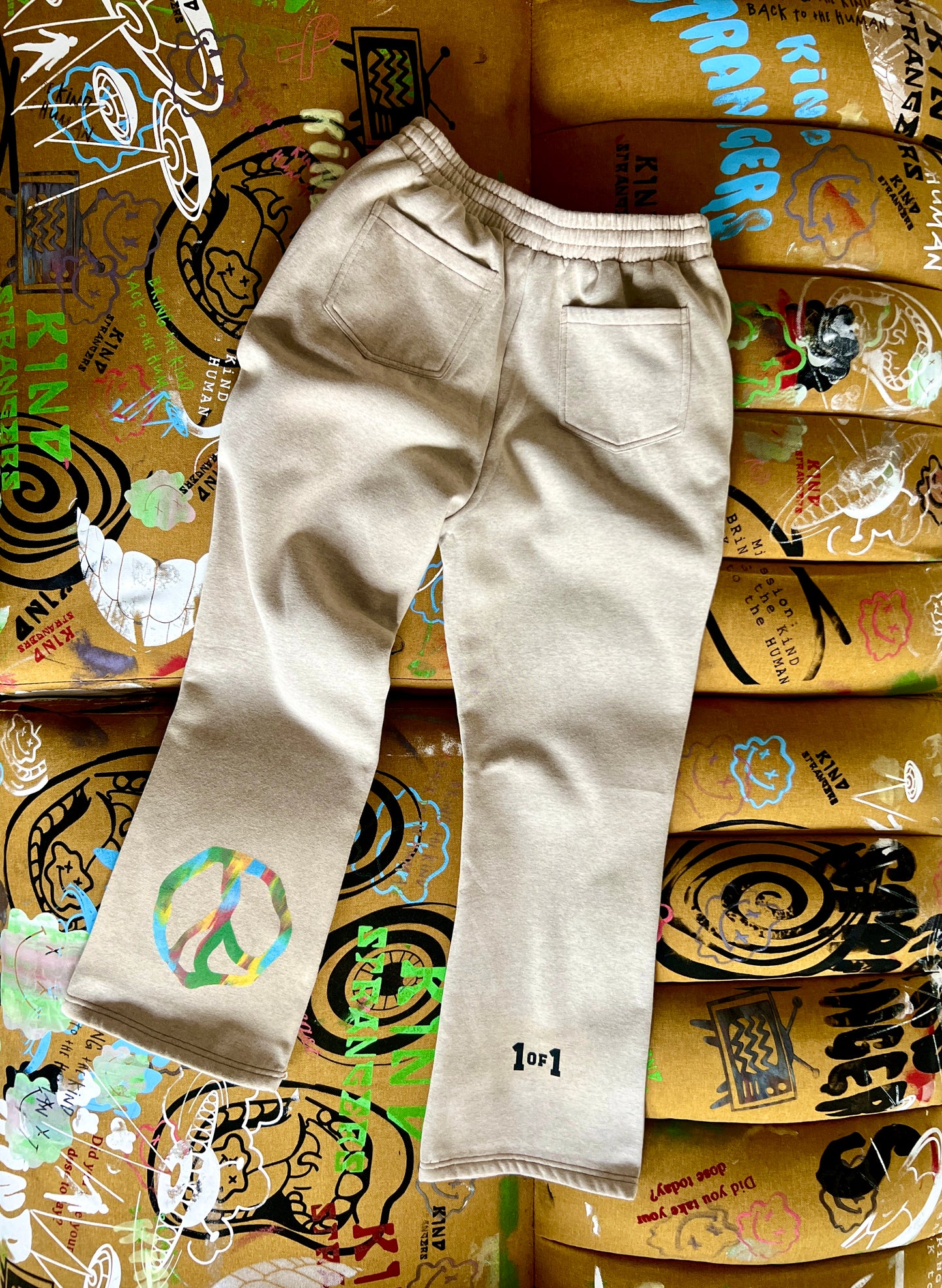 Cafesito con Paz Flare Sweats