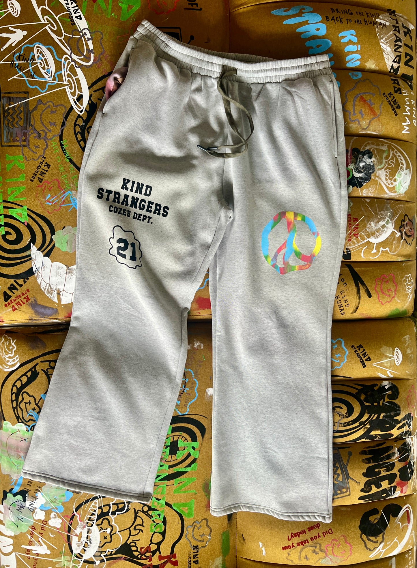 PEACEFUL FLARE SWEATS